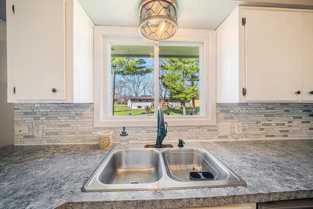 1835 DEXTER STREET, New London, WI 54961