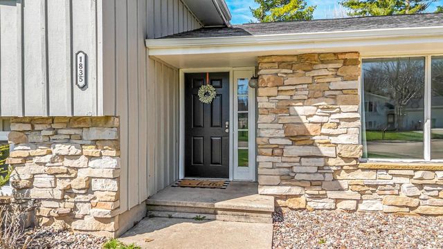 1835 DEXTER STREET, New London, WI 54961