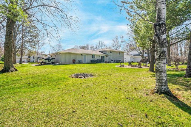 1835 DEXTER STREET, New London, WI 54961