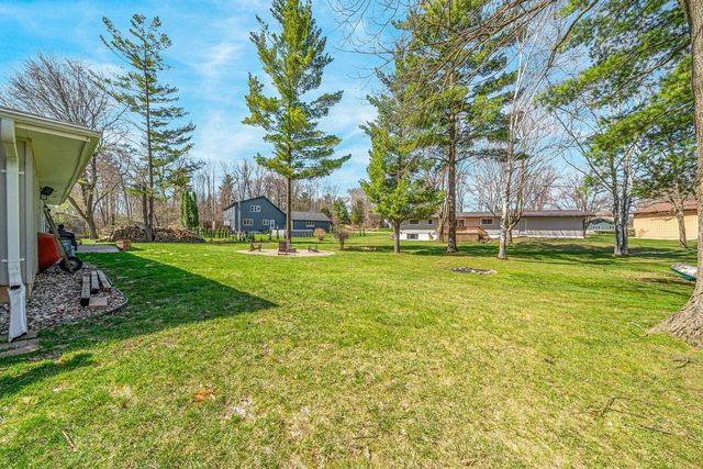 1835 DEXTER STREET, New London, WI 54961
