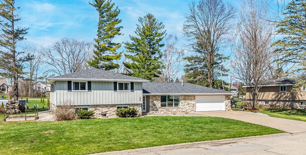 1835 DEXTER STREET, New London, WI 54961