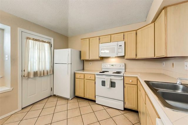 2332 Chestnut Way, Bedford, TX 76022