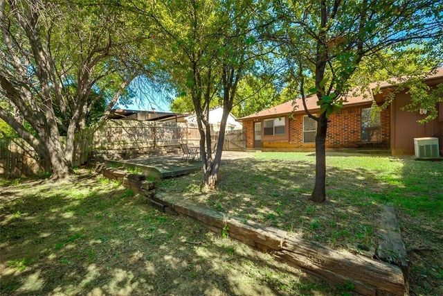2332 Chestnut Way, Bedford, TX 76022