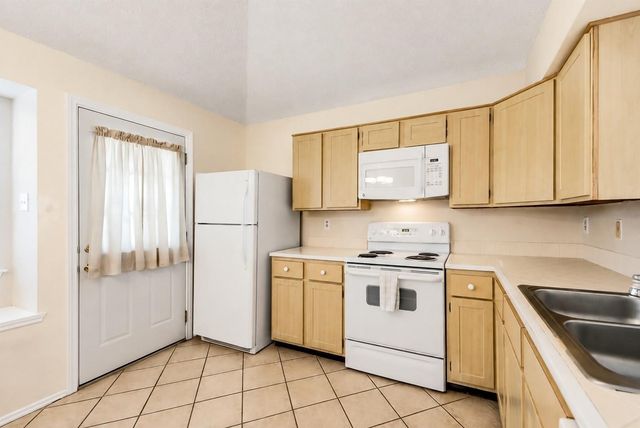 2332 Chestnut Way, Bedford, TX 76022