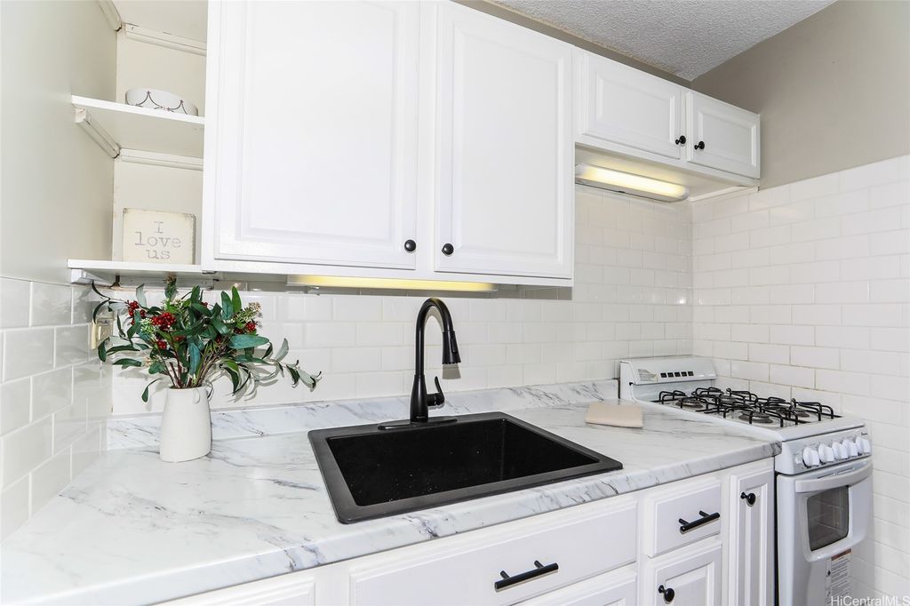 1911 Kalakaua Avenue 503, Honolulu, HI 96825