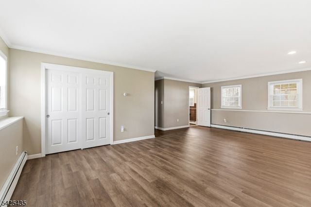 11 Overlook Dr, Rockaway Boro, NJ 07866