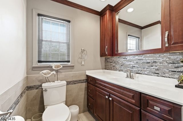 11 Overlook Dr, Rockaway Boro, NJ 07866