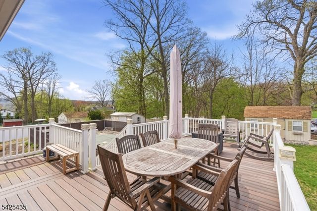 11 Overlook Dr, Rockaway Boro, NJ 07866