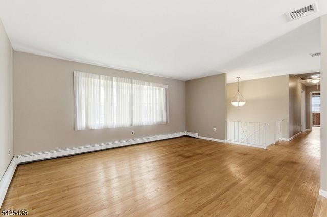 11 Overlook Dr, Rockaway Boro, NJ 07866