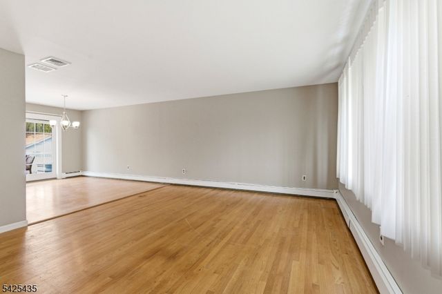 11 Overlook Dr, Rockaway Boro, NJ 07866