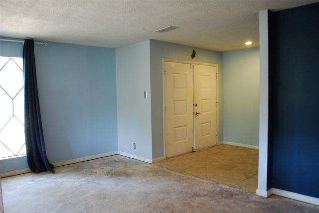 3530 Kiestcrest Drive, Dallas, TX 75233