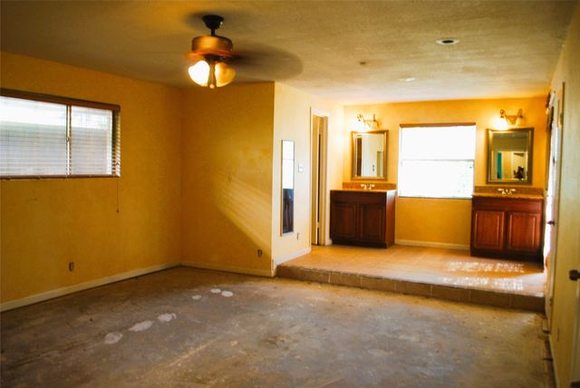 3530 Kiestcrest Drive, Dallas, TX 75233
