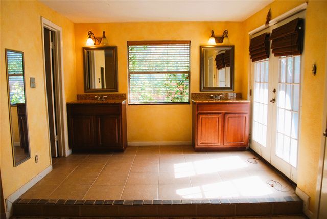 3530 Kiestcrest Drive, Dallas, TX 75233