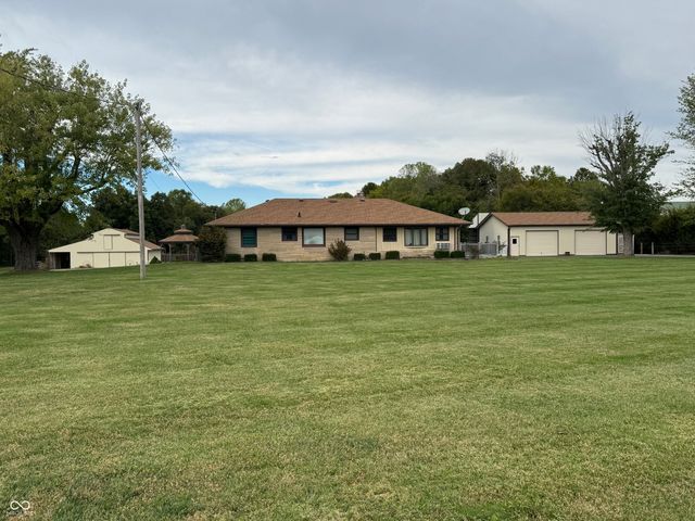 2750 W 750 S, Trafalgar, IN 46181