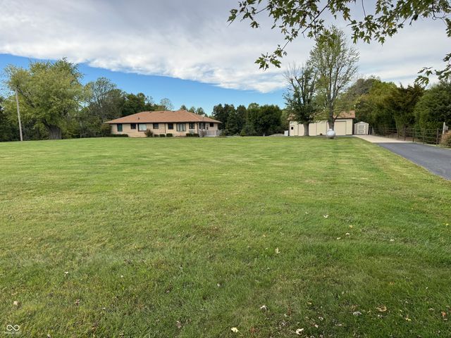 2750 W 750 S, Trafalgar, IN 46181