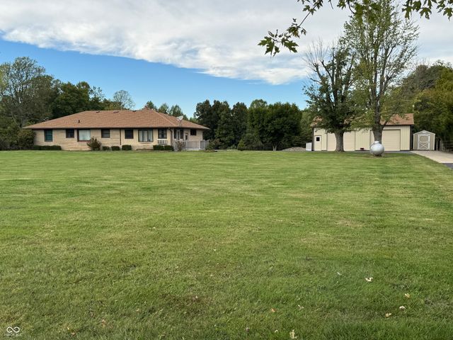 2750 W 750 S, Trafalgar, IN 46181