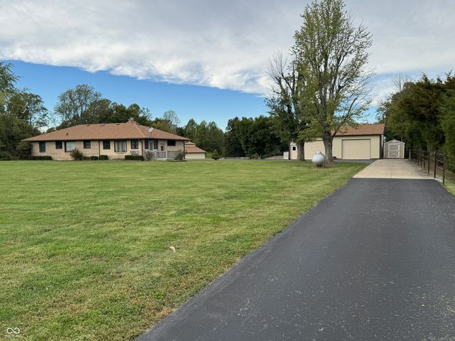 2750 W 750 S, Trafalgar, IN 46181