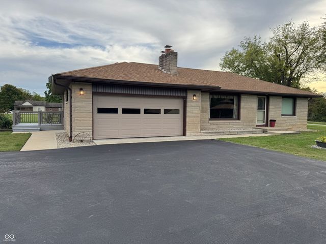 2750 W 750 S, Trafalgar, IN 46181