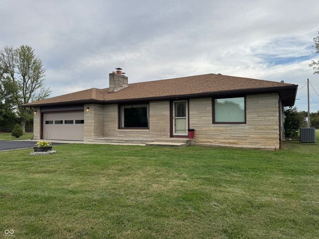 2750 W 750 S, Trafalgar, IN 46181