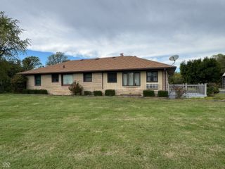 2750 W 750 S, Trafalgar, IN 46181