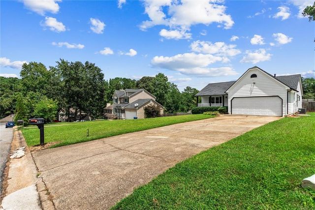 140 Grayland Creek Drive, Lawrenceville, GA 30046
