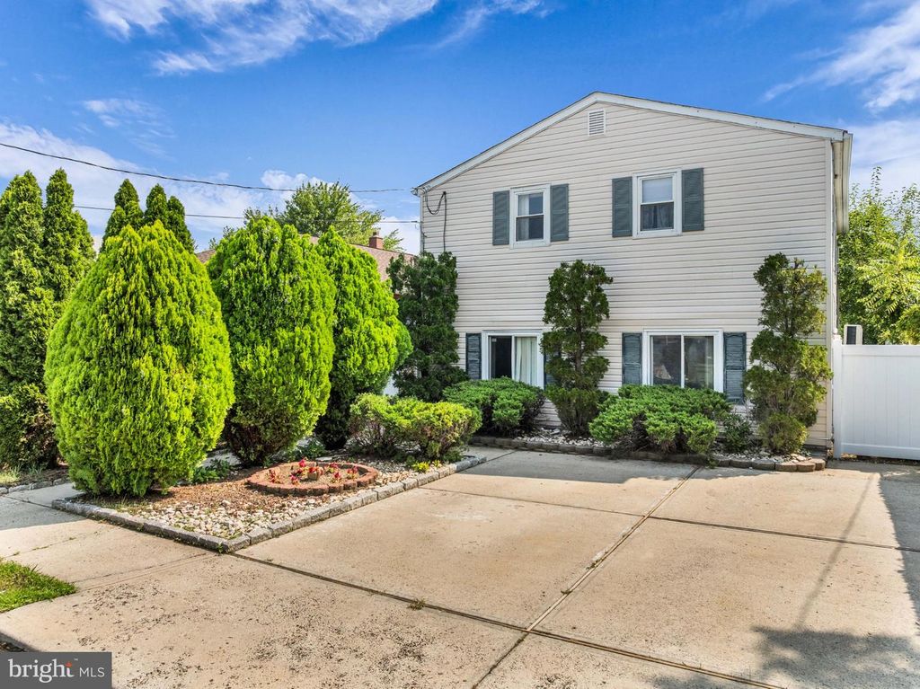 12 JACOBSON ST, Sayreville, NJ 08872