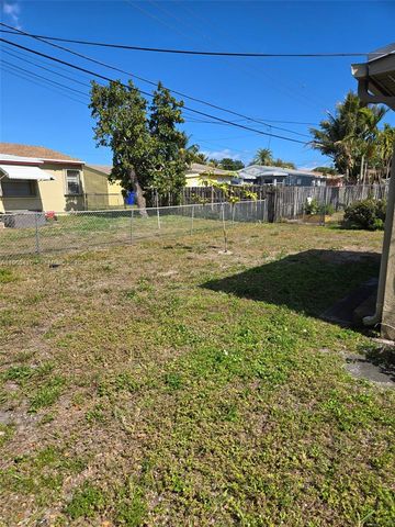 2651 Fletcher Ct, Hollywood, FL 33020