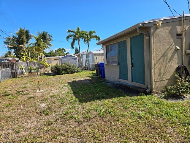 2651 Fletcher Ct, Hollywood, FL 33020