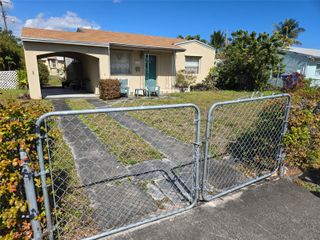 2651 Fletcher Ct, Hollywood, FL 33020