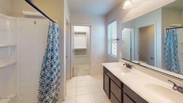 8007 S Dolphin Way, Tucson, AZ 85756