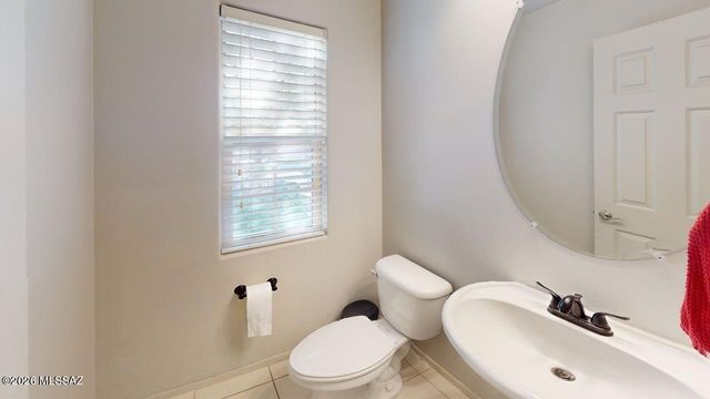 8007 S Dolphin Way, Tucson, AZ 85756