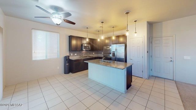 8007 S Dolphin Way, Tucson, AZ 85756