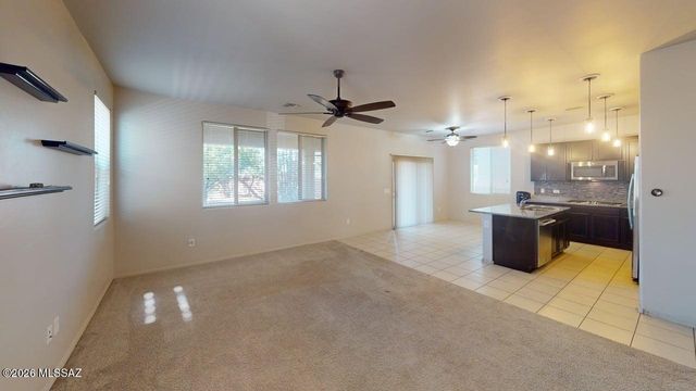 8007 S Dolphin Way, Tucson, AZ 85756