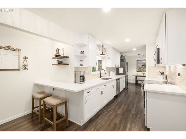 3240 OAKCREST Dr, Forest Grove, OR 97116