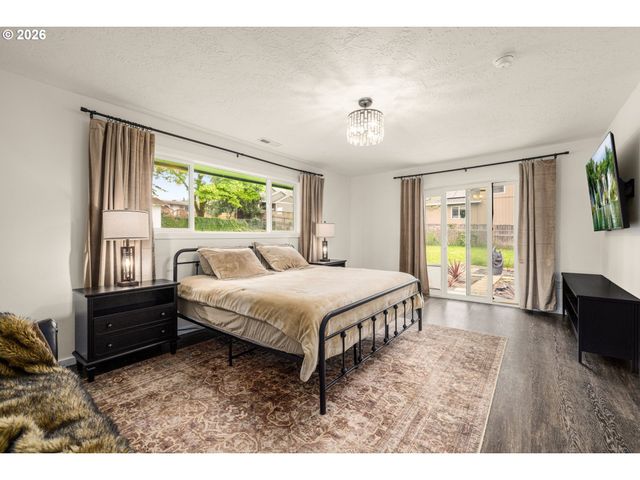 3240 OAKCREST Dr, Forest Grove, OR 97116