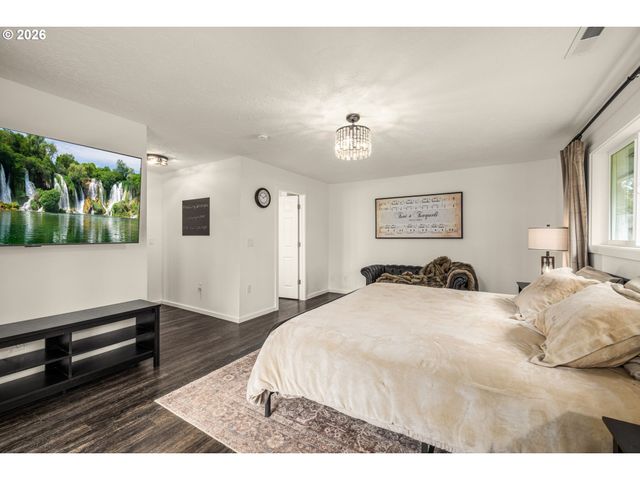 3240 OAKCREST Dr, Forest Grove, OR 97116