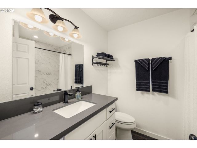 3240 OAKCREST Dr, Forest Grove, OR 97116