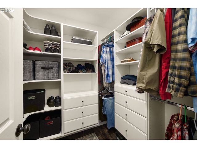 3240 OAKCREST Dr, Forest Grove, OR 97116