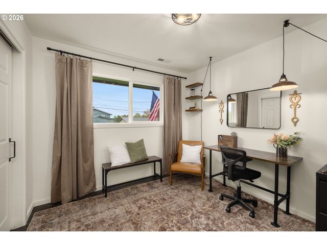3240 OAKCREST Dr, Forest Grove, OR 97116