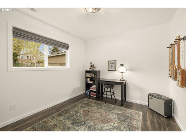 3240 OAKCREST Dr, Forest Grove, OR 97116
