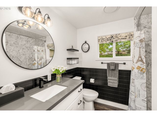 3240 OAKCREST Dr, Forest Grove, OR 97116