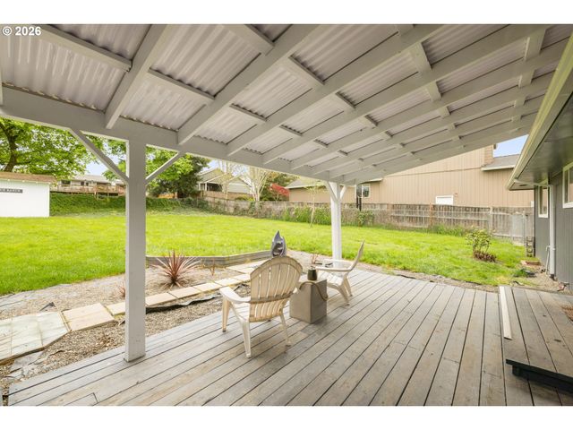 3240 OAKCREST Dr, Forest Grove, OR 97116