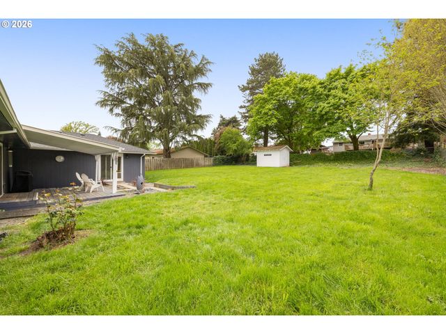 3240 OAKCREST Dr, Forest Grove, OR 97116