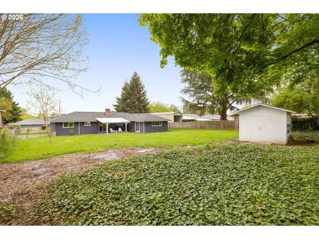 3240 OAKCREST Dr, Forest Grove, OR 97116