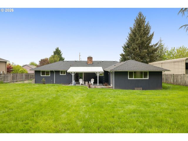 3240 OAKCREST Dr, Forest Grove, OR 97116