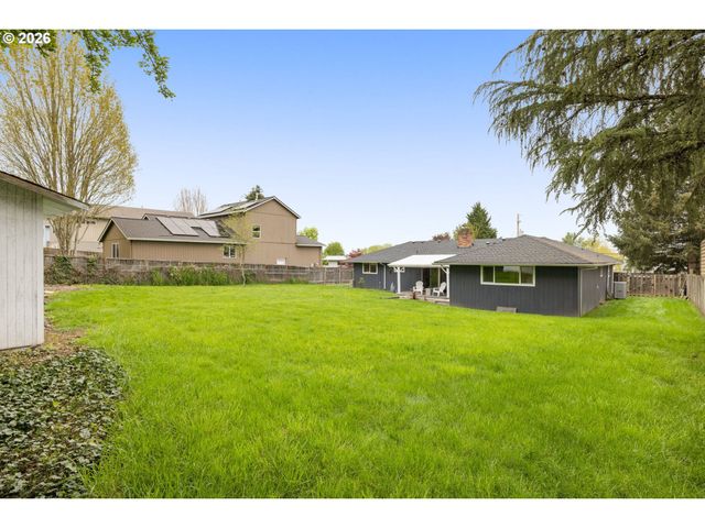 3240 OAKCREST Dr, Forest Grove, OR 97116