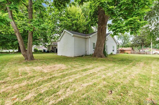 306 Staunton Road, Troy, IL 62294