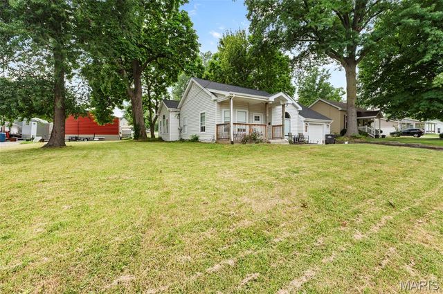 306 Staunton Road, Troy, IL 62294