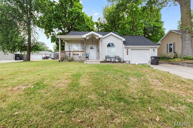 306 Staunton Road, Troy, IL 62294