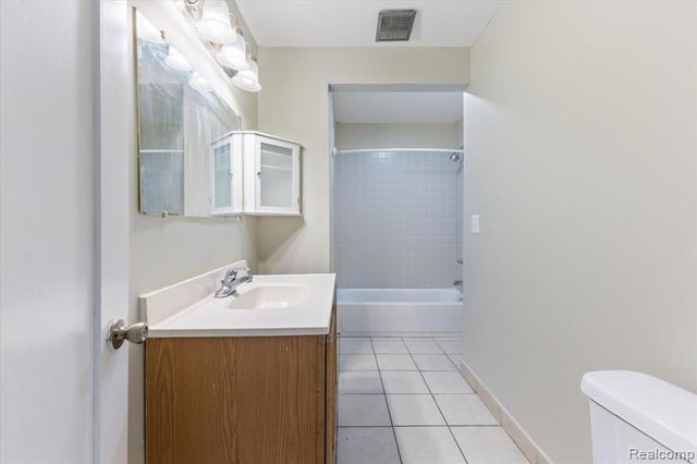 6808 Fisher Avenue, Warren, MI 48091